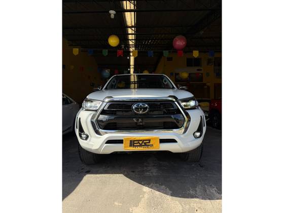 TOYOTA HILUX 2.8 D-4D TURBO DIESEL CD SRX PLUS 4X4 AUTOMÁTICO